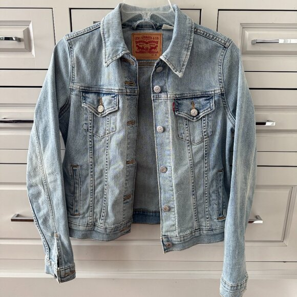 EUC Women's Levi's Trucker Jacket - Picture 5 of 9